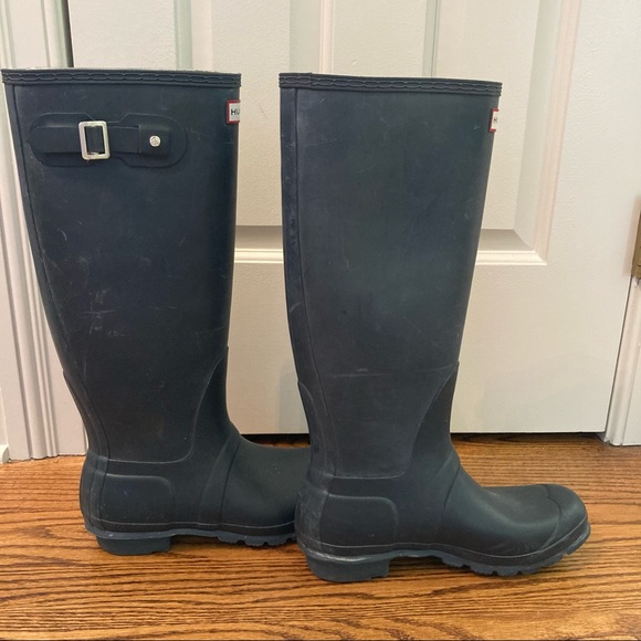 Hunter Navy Rain Boots, size 9 - Picture 2 of 6